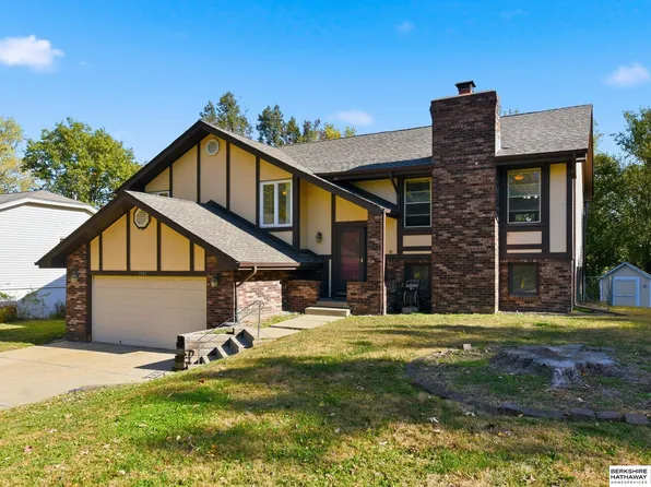 1405 Beechwood Ave, Papillion, NE 68133