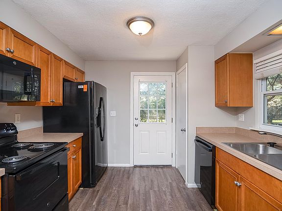 3rd image of 61 Catalina Cir