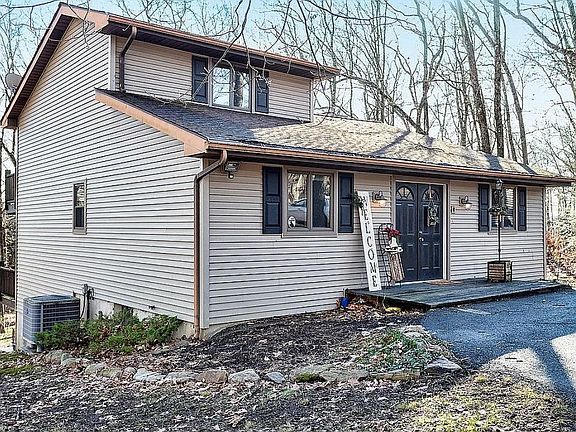 3rd image of 291 Manor Ln E