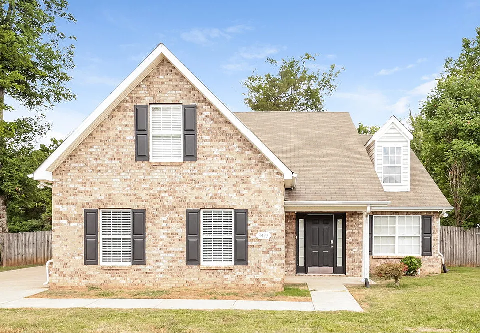 3442 Leslie Ln