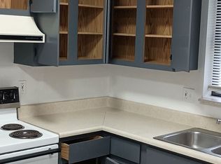 906 E D St #11, Hillsboro, KS 67063