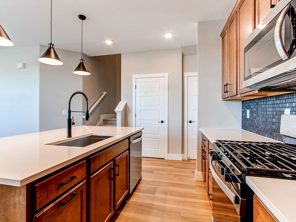 Stainless steel appliances with gas range