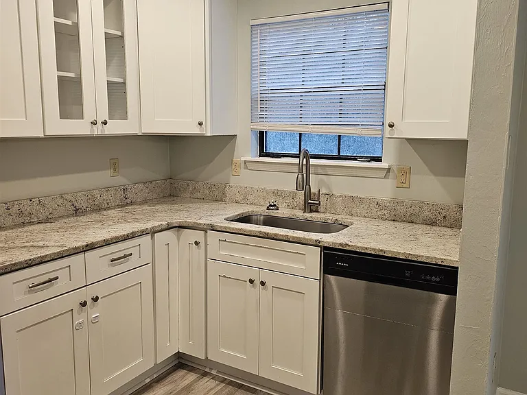 8224 Hunters Ridge Trl — Photo 11