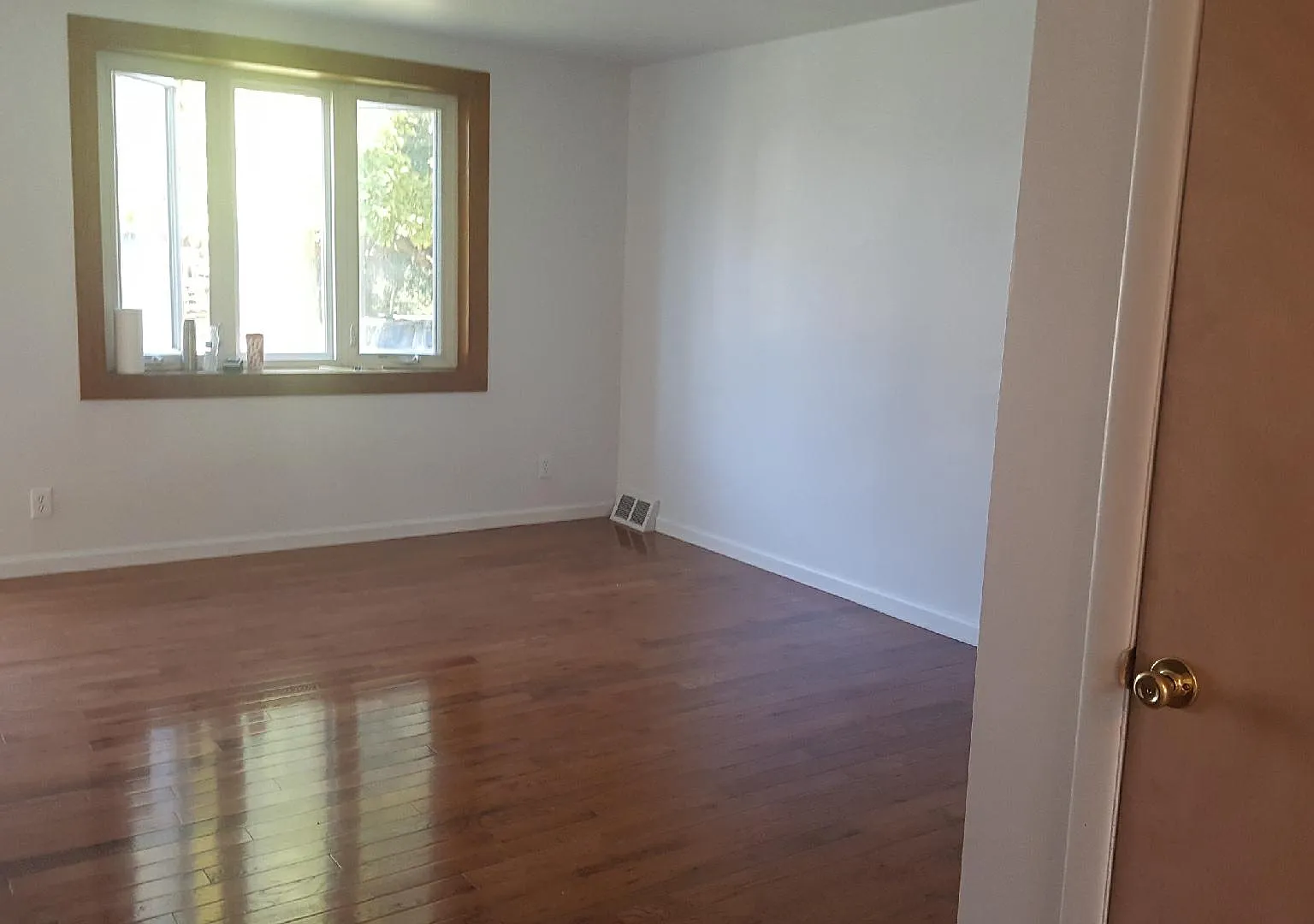 3 bed, 1120 sqft, $2,200 — Photo 4