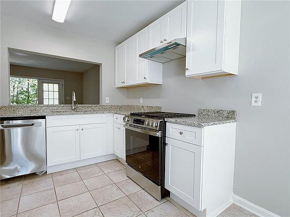 3rd image of 1550 Oakpointe Dr SW APT A