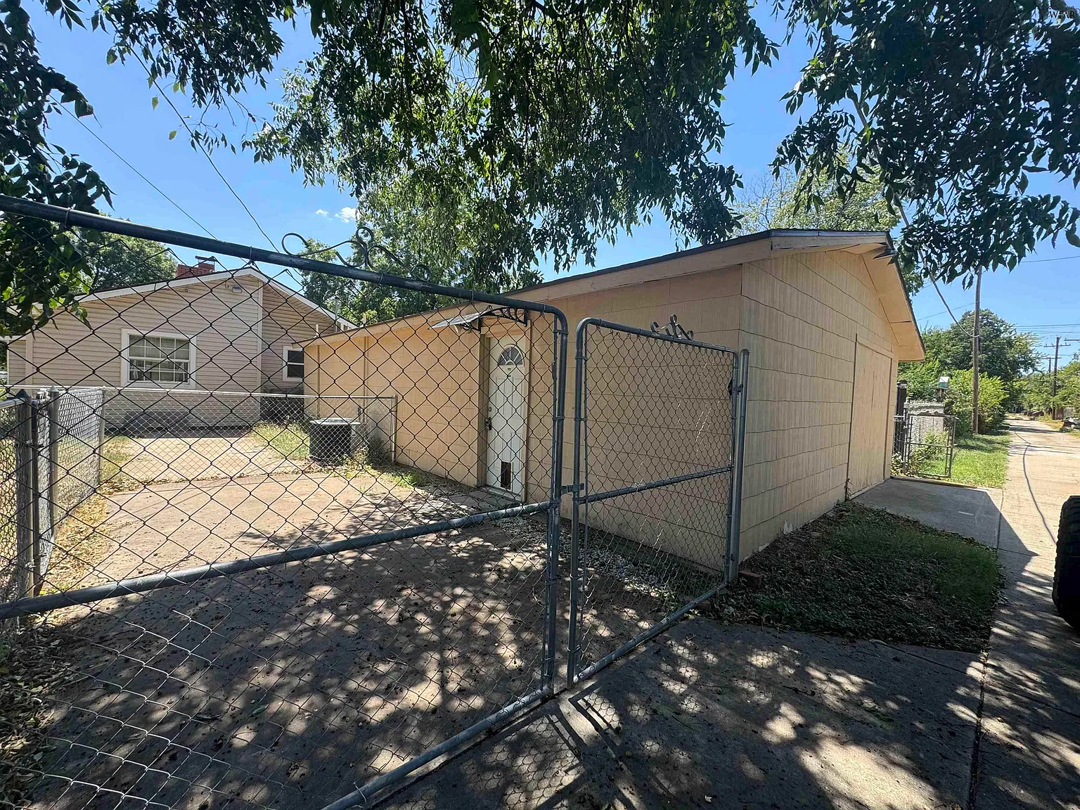 1 bed, 1.0 bath, 880 sqft, $800 — Photo 1