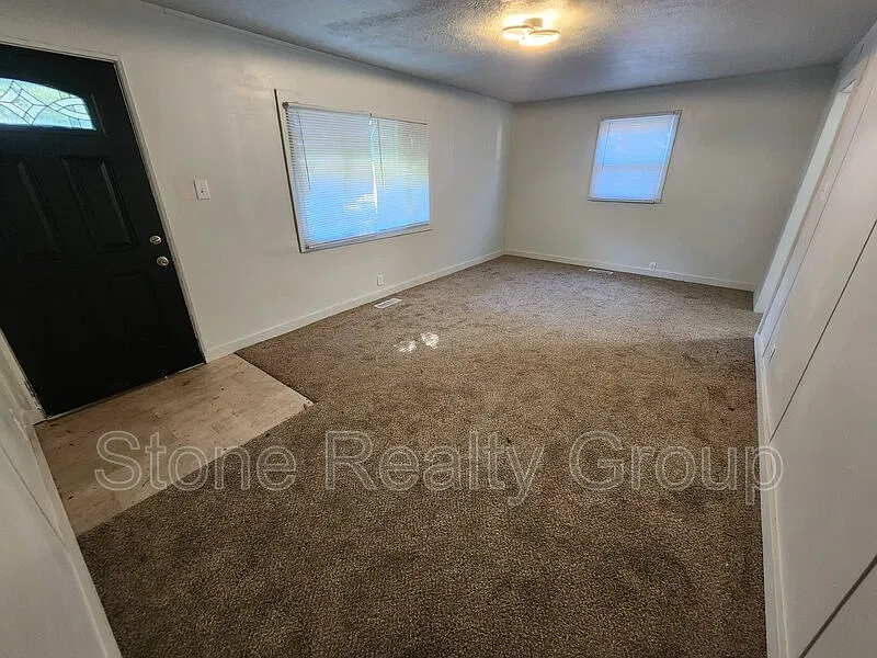 3 bed, 1.0 bath, $1,300 — Photo 2