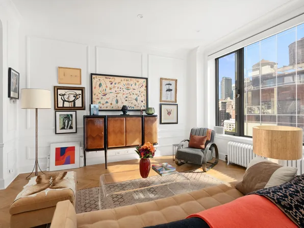 21 East 22nd Street image 3 of 10