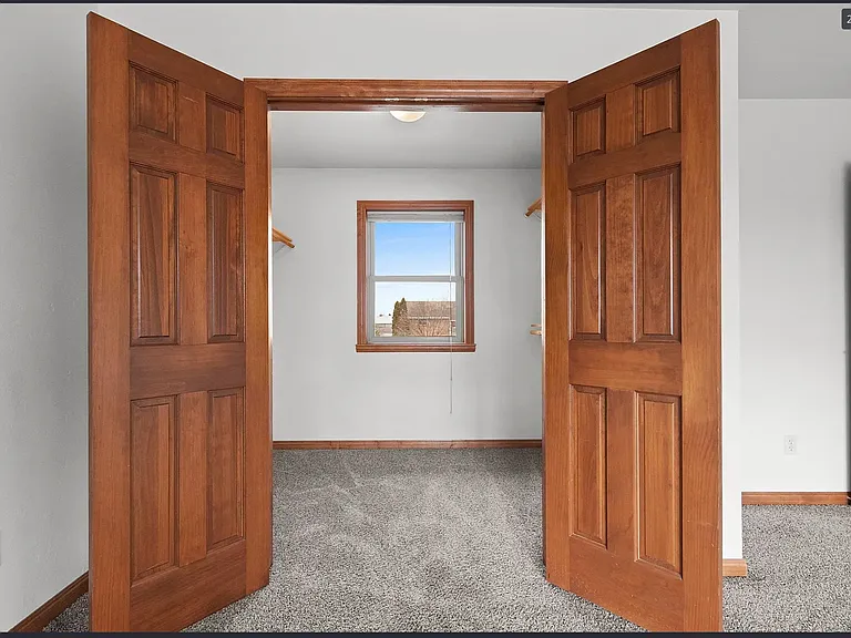 573 S 9th St — Photo 27