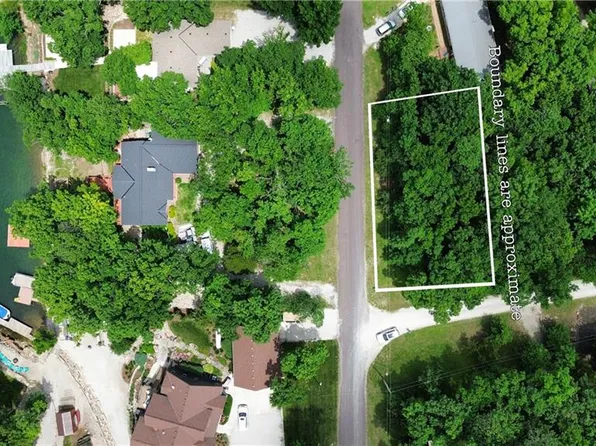 33 Mystery Ln, Linn Valley, KS 66040