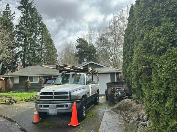 8870 SW Rebecca Ln, Beaverton, OR 97008