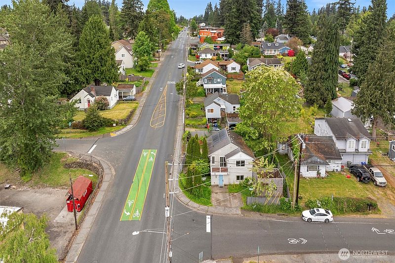 2nd image of 929 Pecks Drive