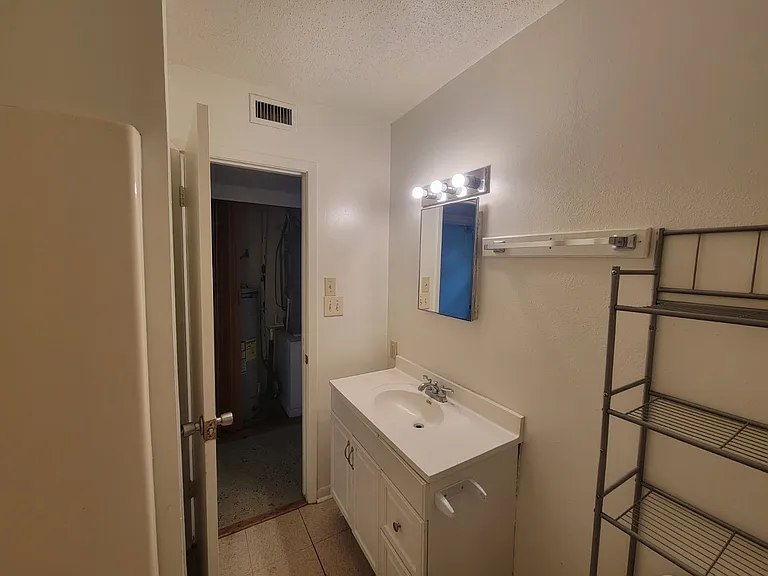 County View Apartments — Photo 40