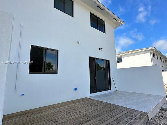 5th image of 4629 SW 32nd Ave #1
