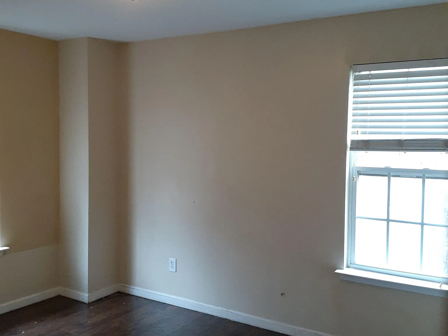 4 bed, 2.5 bath, 2340 sqft, $1,274 — Photo 2