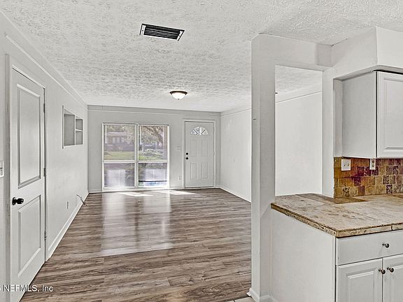 5th image of 6453 BURGUNDY Road S