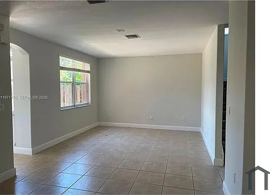 2041 SE 15th St — Photo 7