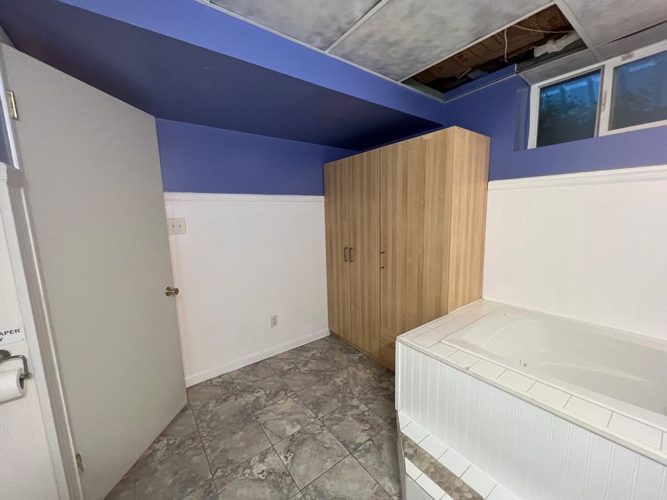 1st image of 428 E Wendell Way
