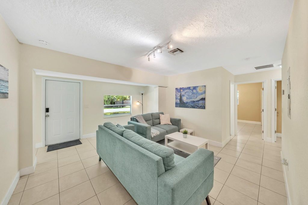 1412 NE 25th Court, photo 6