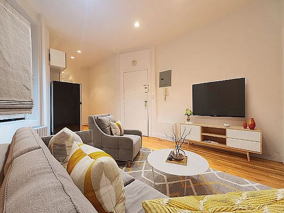 3rd image of 142 Sullivan St #111