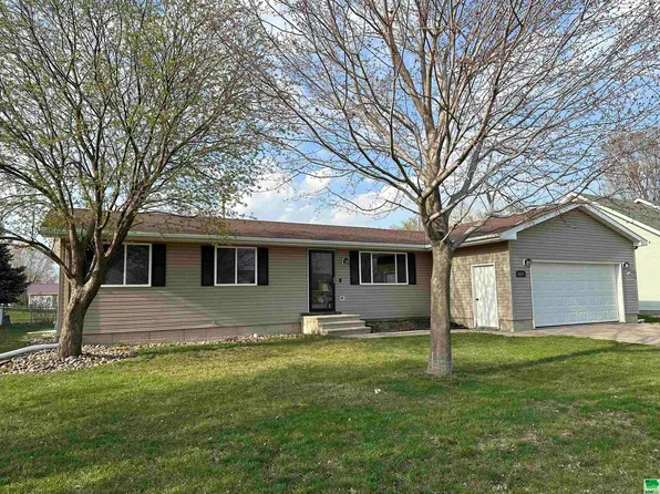 1120 Mulberry St, Vermillion, SD 57069