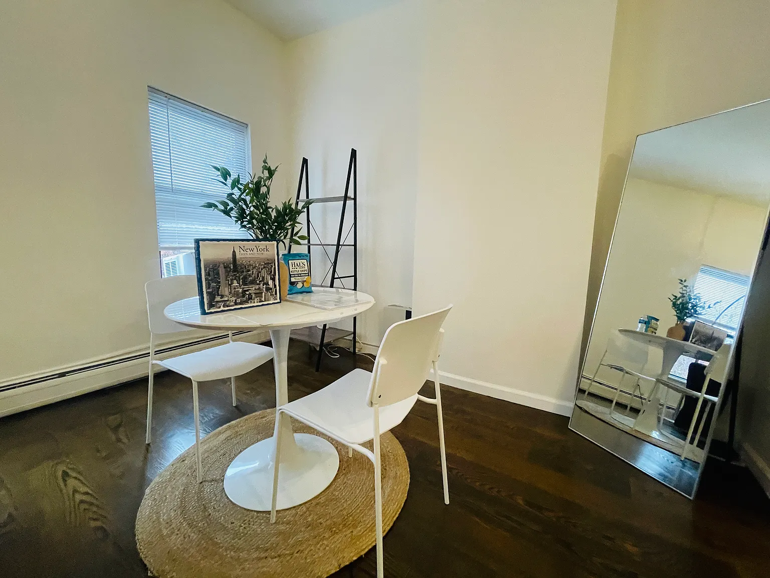 1 bed, 570 sqft, $5,000 — Photo 3