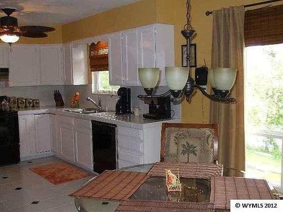 2nd image of 1928 Yucca Dr
