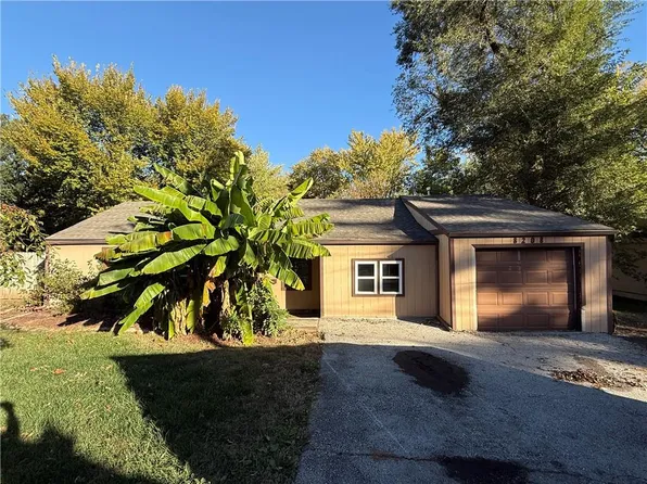8208 W 81st St, Overland Park, KS 66204