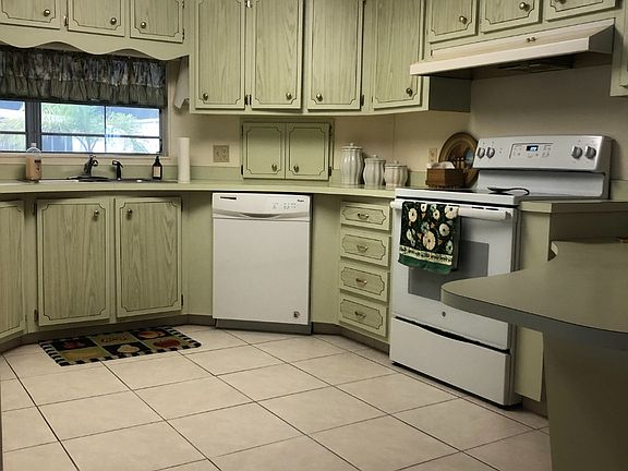 3rd image of 22 Oneida Dr