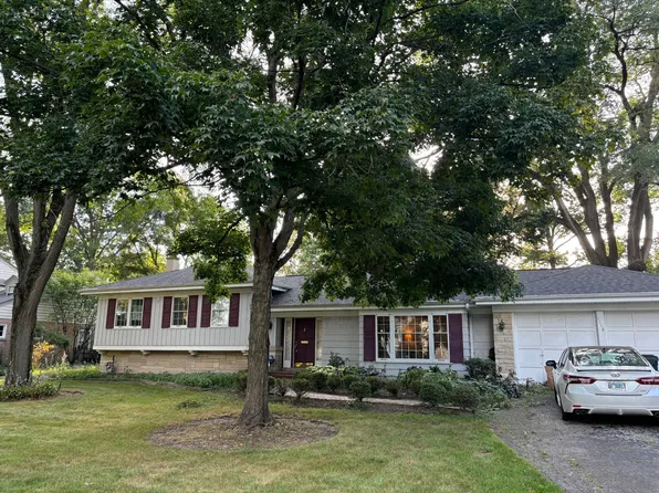 1116 Woodview Rd, Burr Ridge, IL 60527