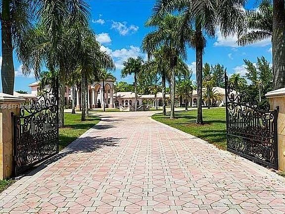 3rd image of 21579 Cartagena Dr