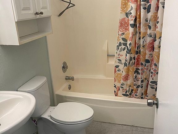 4th image of 2842 39th St APT 5