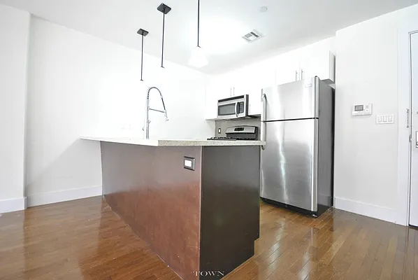 Rented by Town Residential | media 37