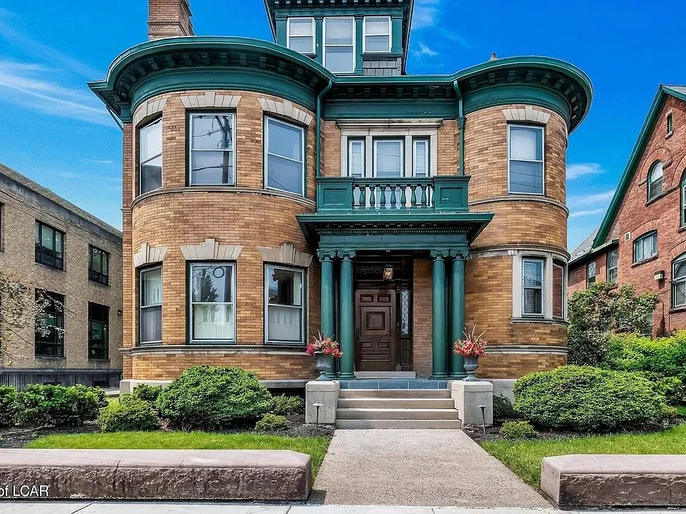 28 W South St #1