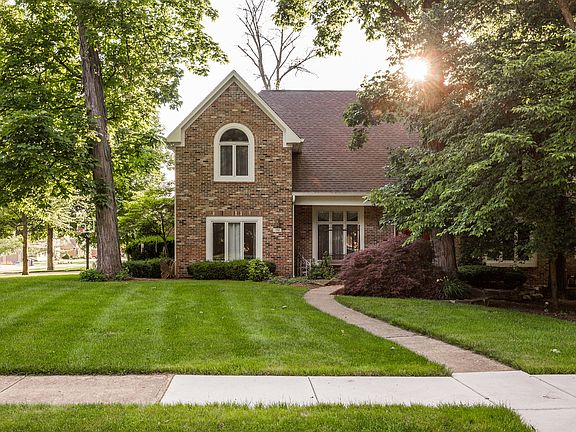 2nd image of 124 Somerset Ct