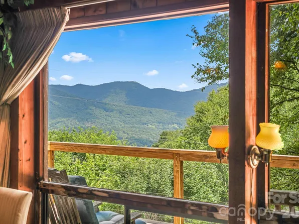 48 Easy St, Waynesville, NC 28786