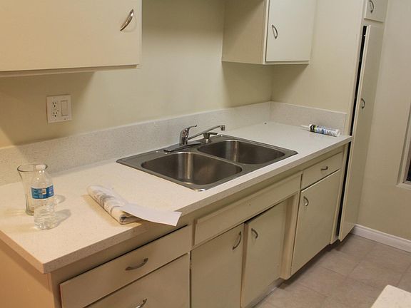5th image of 220 W Spazier Ave APT A