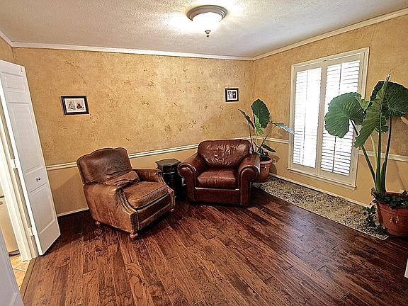 5th image of 4116 Flintridge Dr