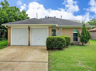 11711 Alamo Dr, La Porte, TX 77571