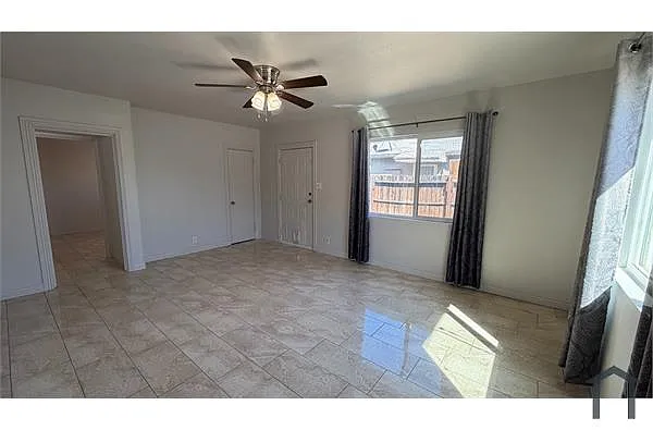 Building Photo - 1129 E Fairmount Ave #2