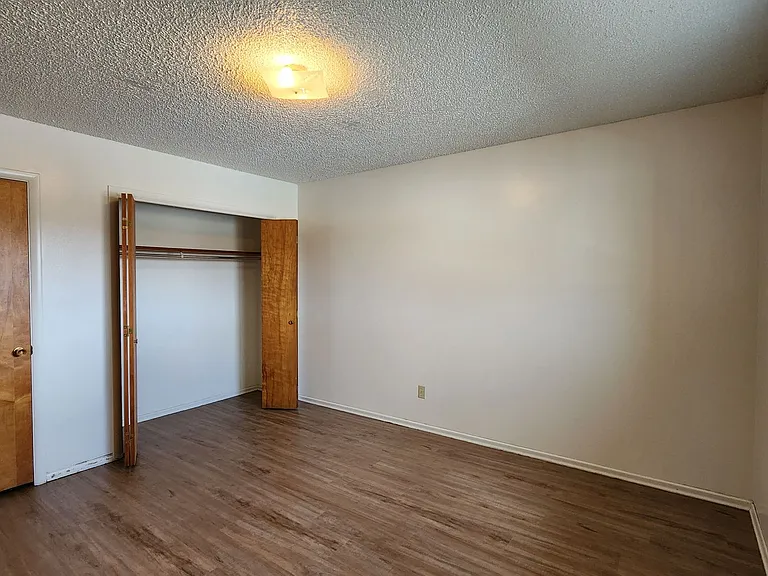 104 Camelot Ct — Photo 10