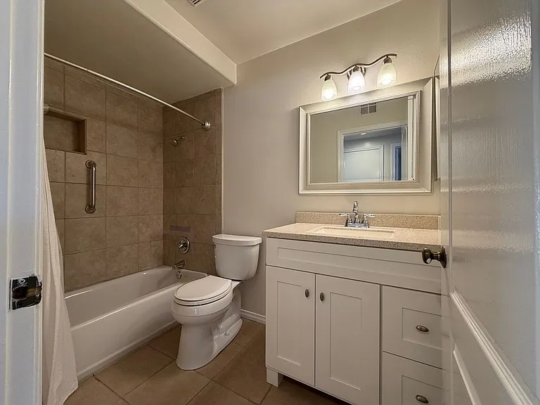 2623 Calle Del Comercio — Photo 3