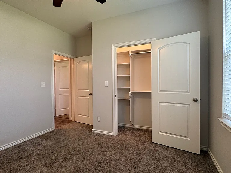 3704-3784 Cottage Park Cir — Photo 12