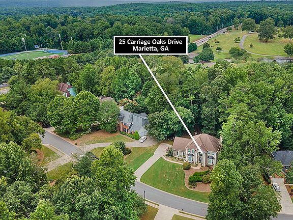 3rd image of 25 Carriage Oaks Dr