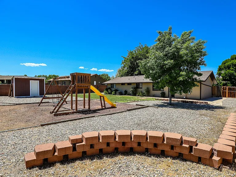2821 Juniper Cir — Photo 27