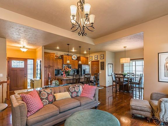 5th image of 2501 E Winston Cir