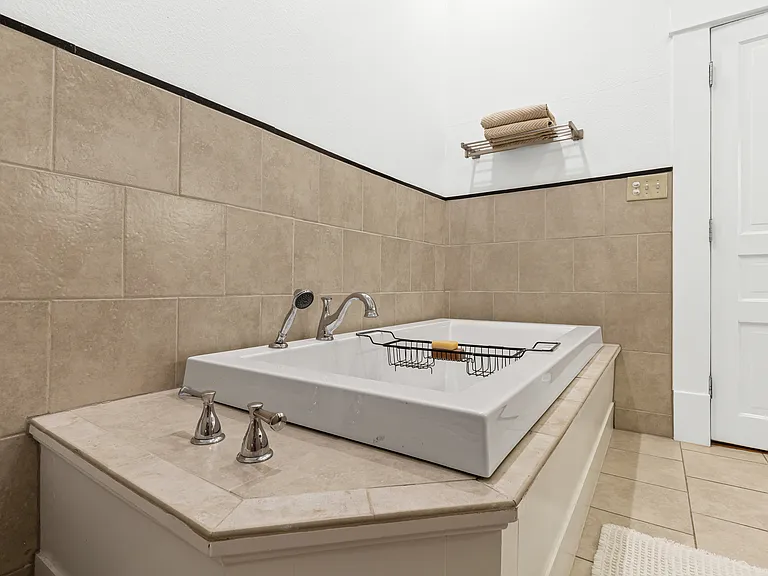 2260 Fairmount Ave — Photo 20