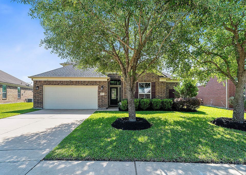 Manicured Lawn w/ Oak Trees
