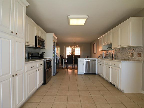 4th image of 155 Aberdeen Dr