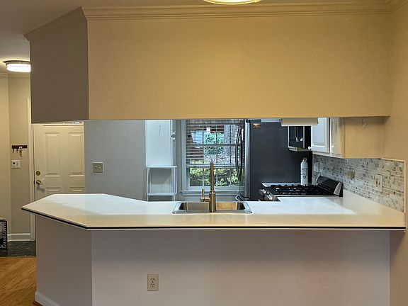 4th image of 6924 Fairfax Dr Unit 108
